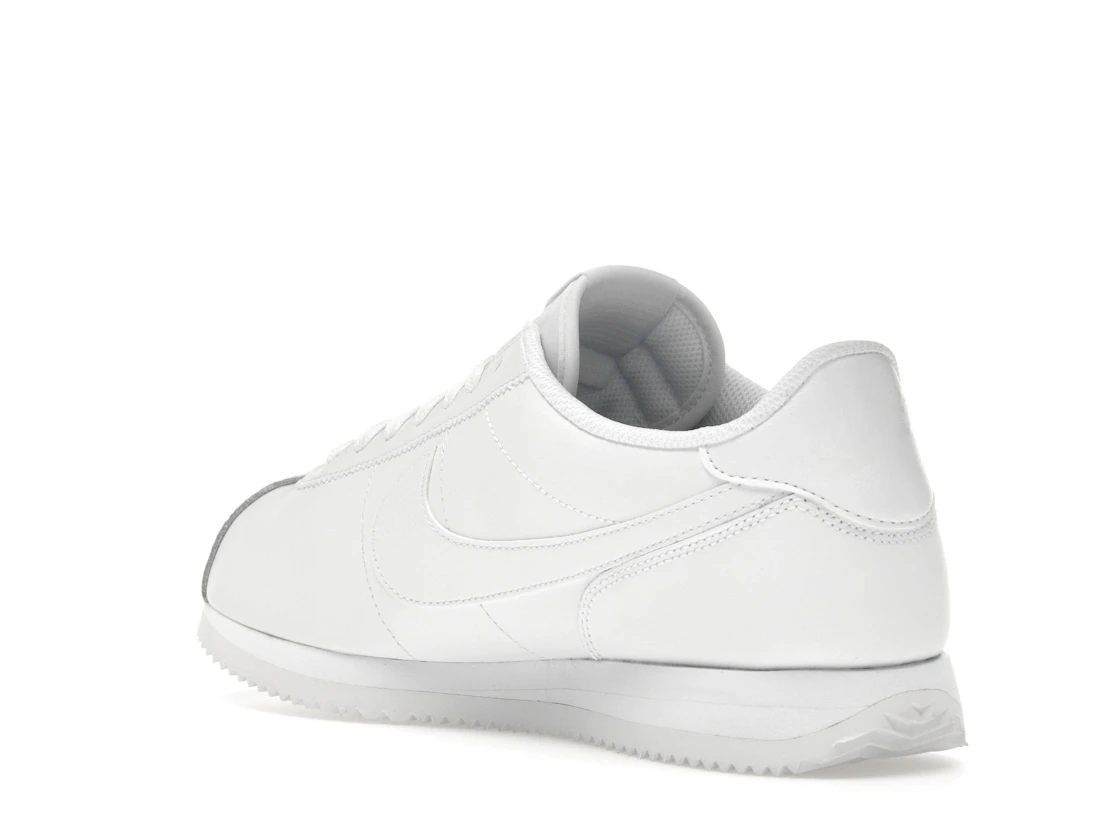 Vue 24 de Nike Cortez Triple White 