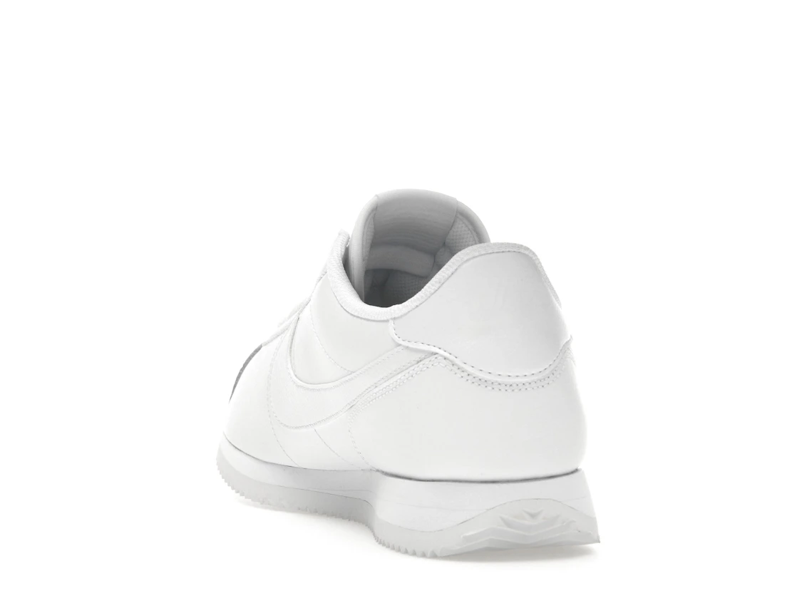 Vue 26 de Nike Cortez Triple White 