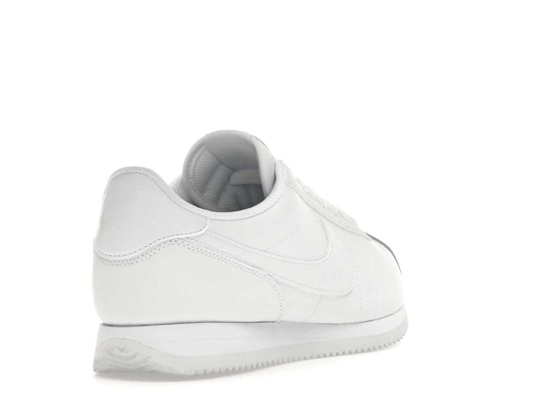 Vue 31 de Nike Cortez Triple White 