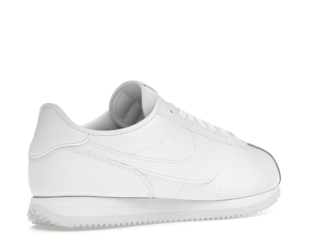 Vue 33 de Nike Cortez Triple White 