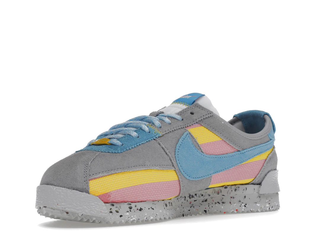 Vue 15 de Nike Cortez Union Light Smoke