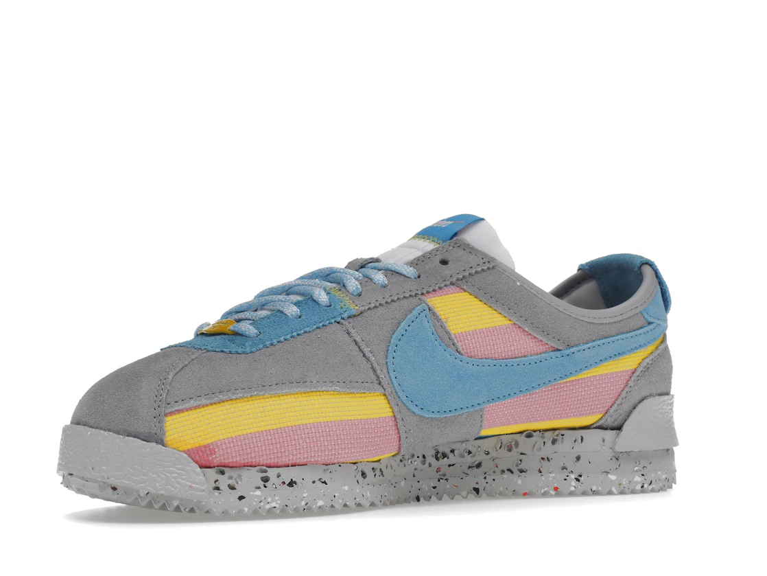 Vue 16 de Nike Cortez Union Light Smoke