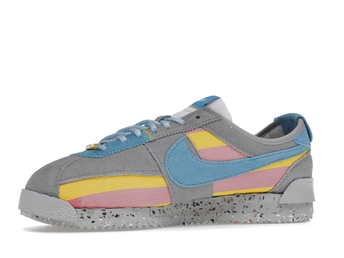 Vue 17 de Nike Cortez Union Light Smoke