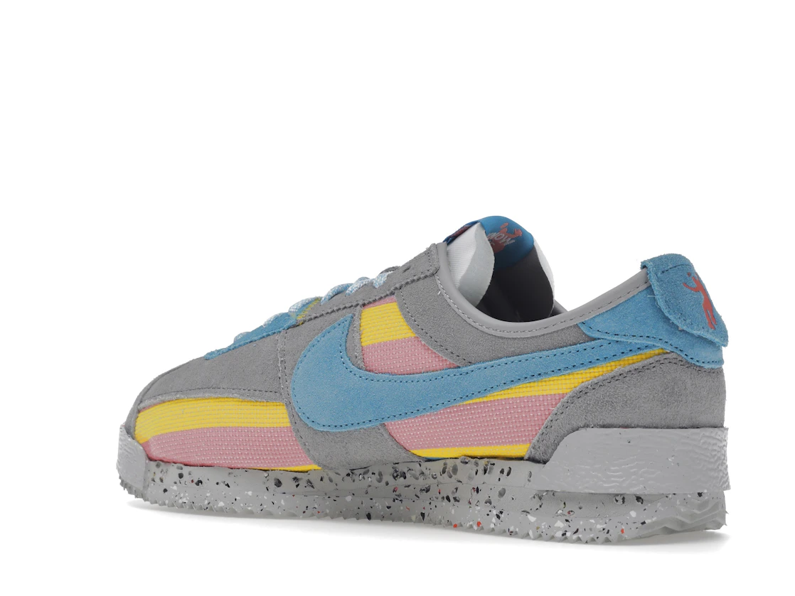 Vue 23 de Nike Cortez Union Light Smoke