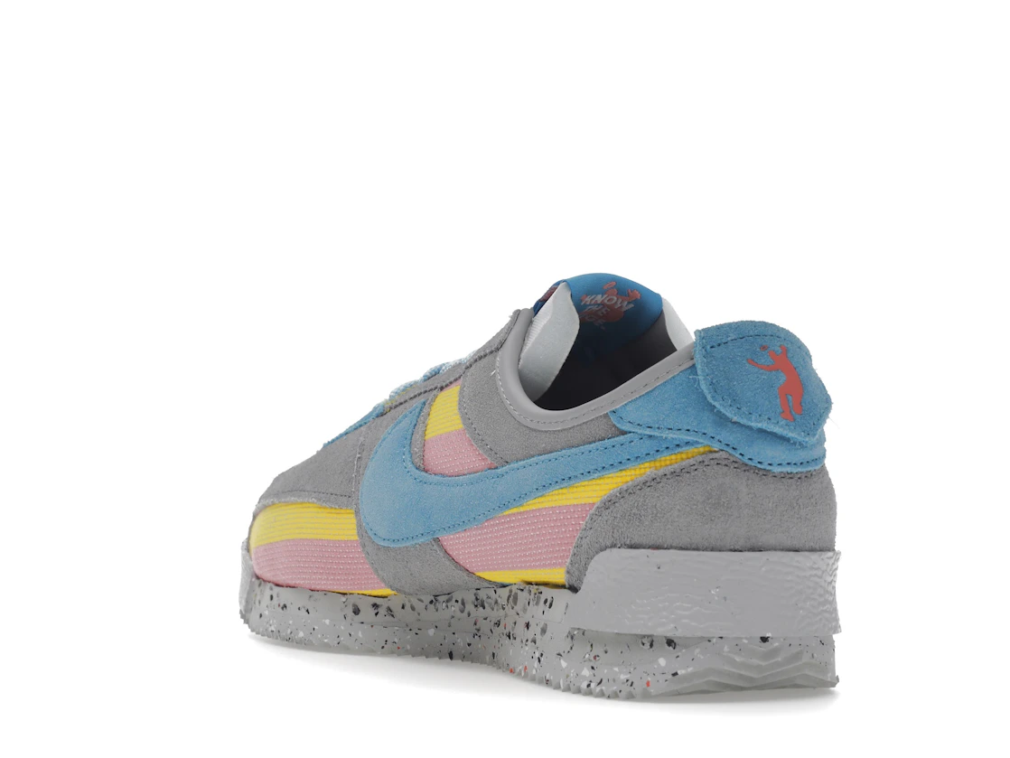 Vue 25 de Nike Cortez Union Light Smoke