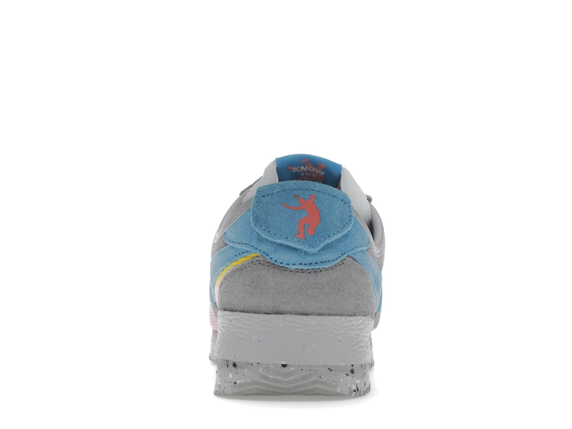 Vue 28 de Nike Cortez Union Light Smoke