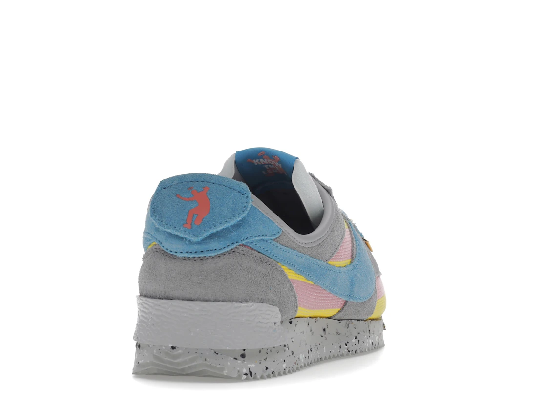Vue 30 de Nike Cortez Union Light Smoke