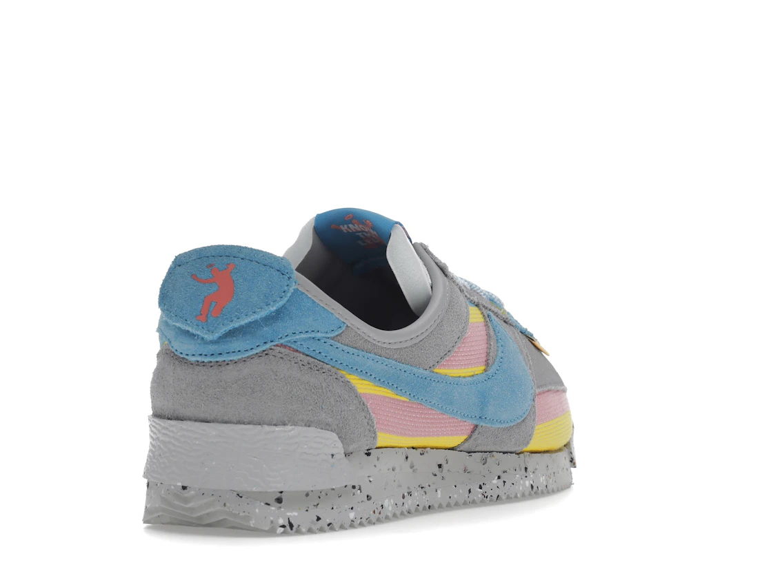 Vue 31 de Nike Cortez Union Light Smoke