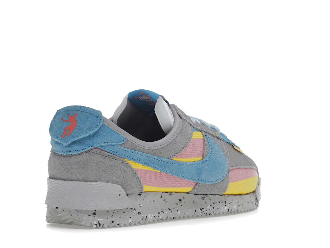 Vue 32 de Nike Cortez Union Light Smoke