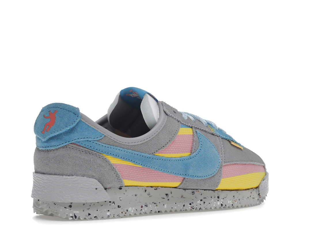 Vue 33 de Nike Cortez Union Light Smoke