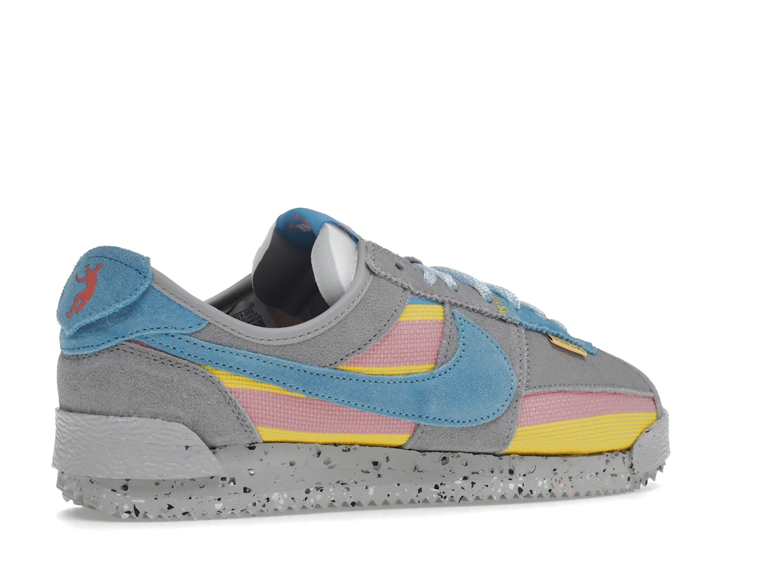 Vue 34 de Nike Cortez Union Light Smoke
