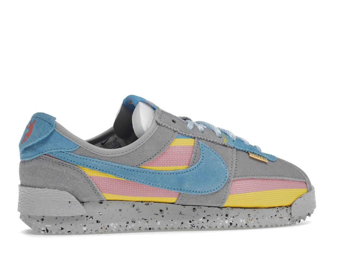 Vue 35 de Nike Cortez Union Light Smoke