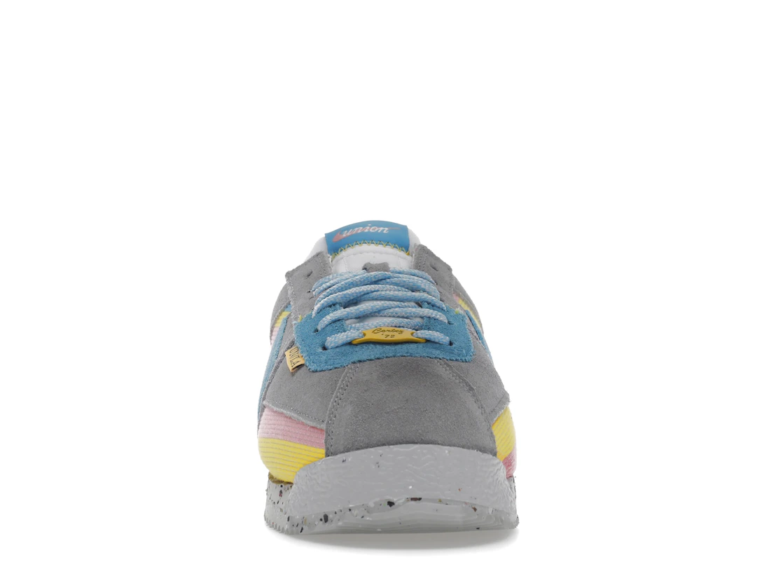 Vue 10 de Nike Cortez Union Light Smoke