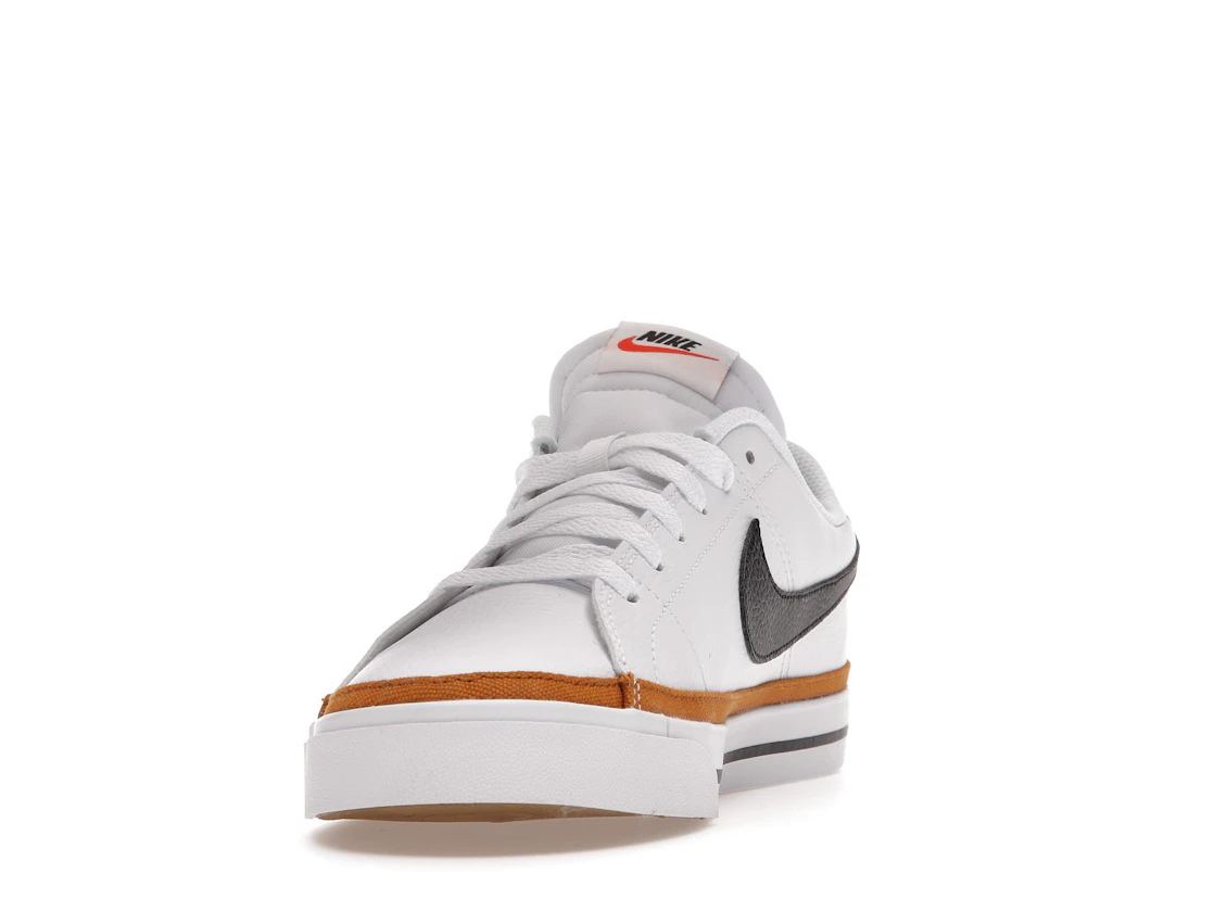 Vue 12 de Nike Court Legacy White Desert Ochre