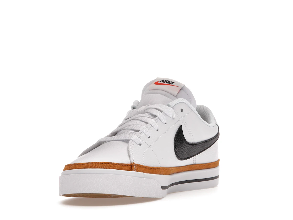 Vue 13 de Nike Court Legacy White Desert Ochre