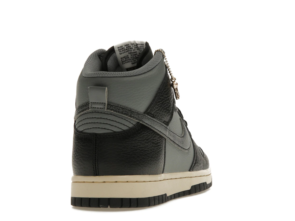 Vue 30 de Nike Dunk High Retro Premium Classics 50 Years Of Hip-Hop