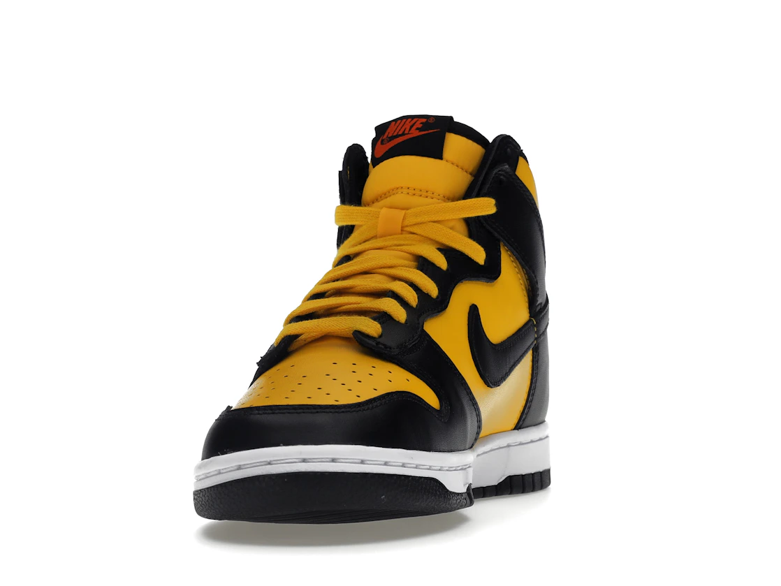 Vue 12 de Nike Dunk High Retro Reverse Goldenrod