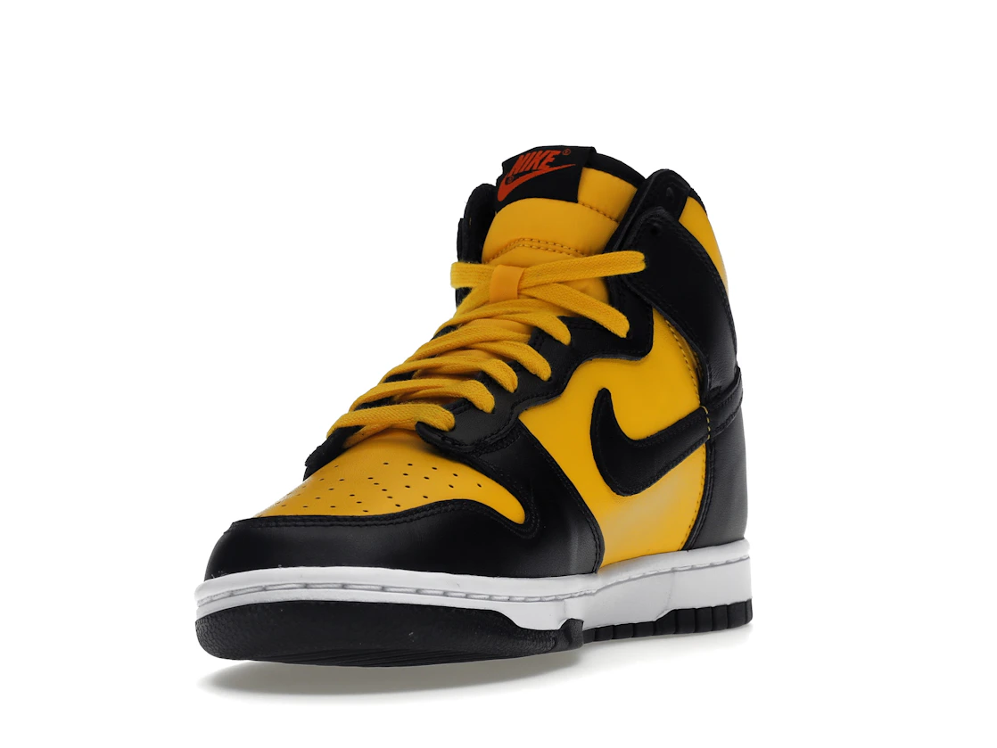 Vue 13 de Nike Dunk High Retro Reverse Goldenrod