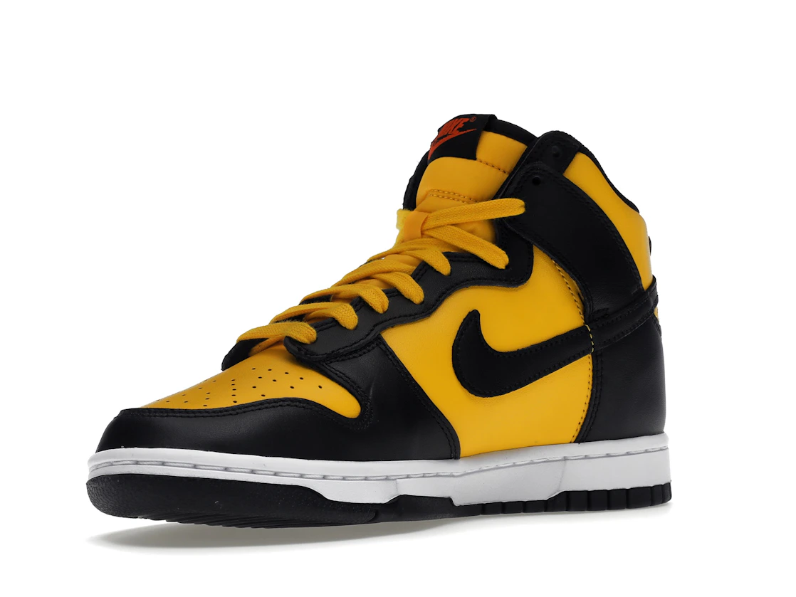 Vue 15 de Nike Dunk High Retro Reverse Goldenrod