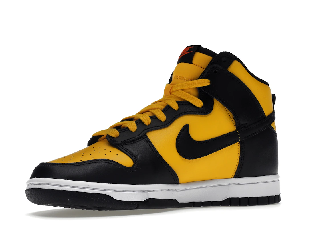 Vue 16 de Nike Dunk High Retro Reverse Goldenrod