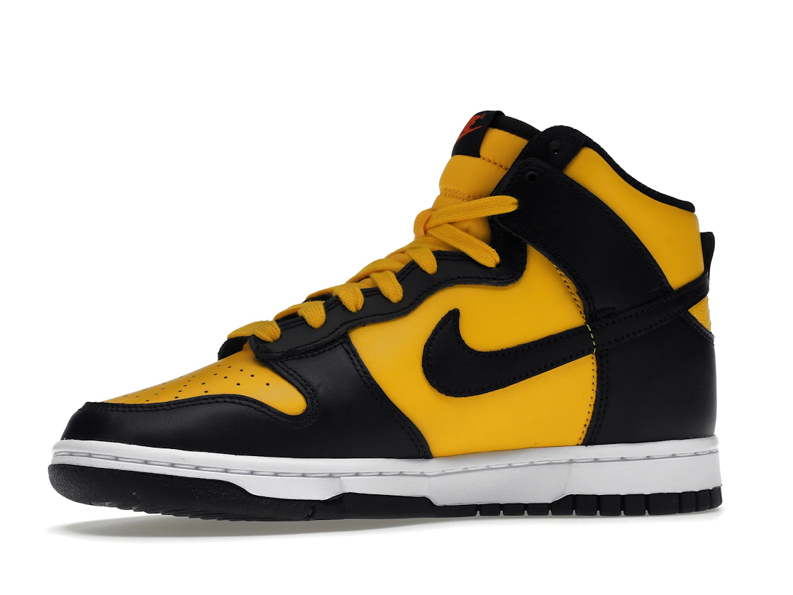 Vue 17 de Nike Dunk High Retro Reverse Goldenrod