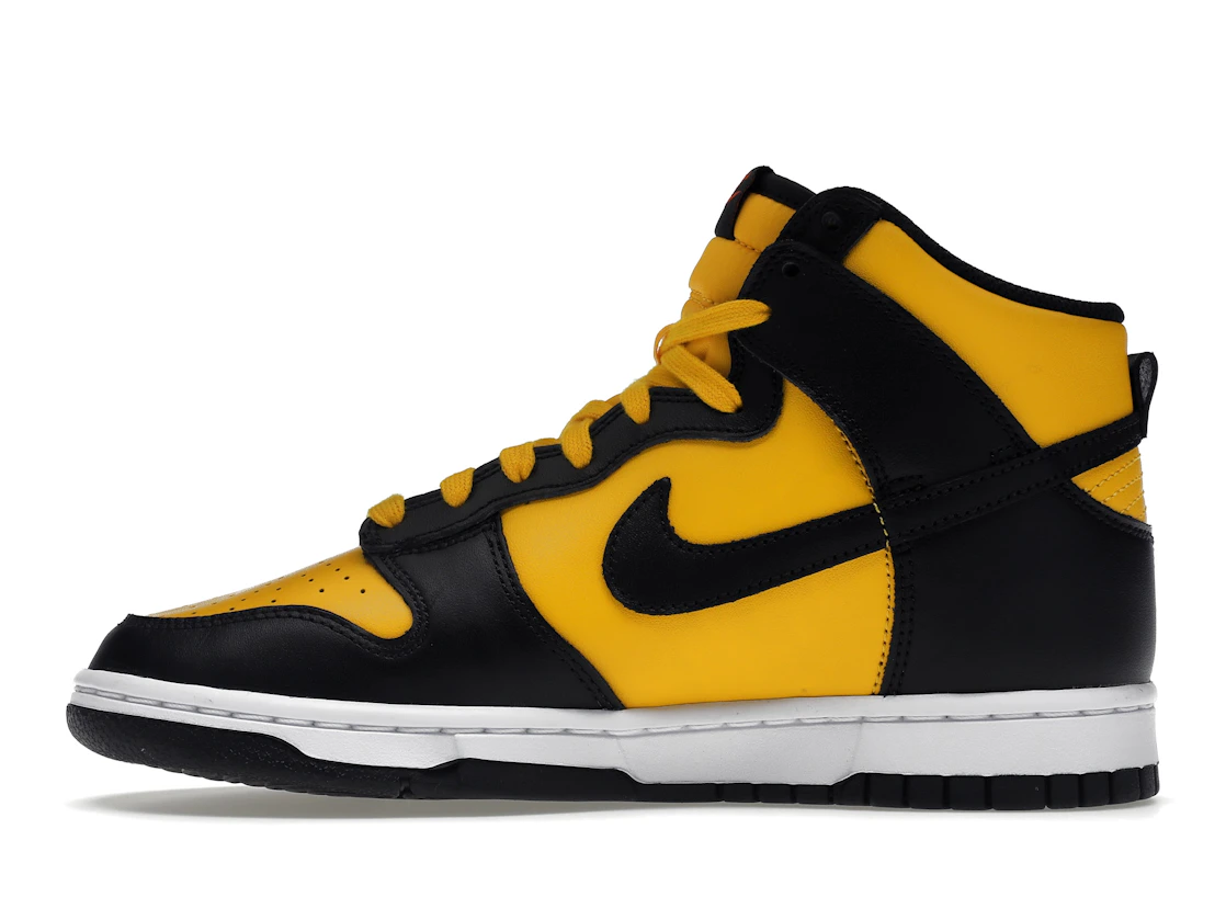 Vue 19 de Nike Dunk High Retro Reverse Goldenrod