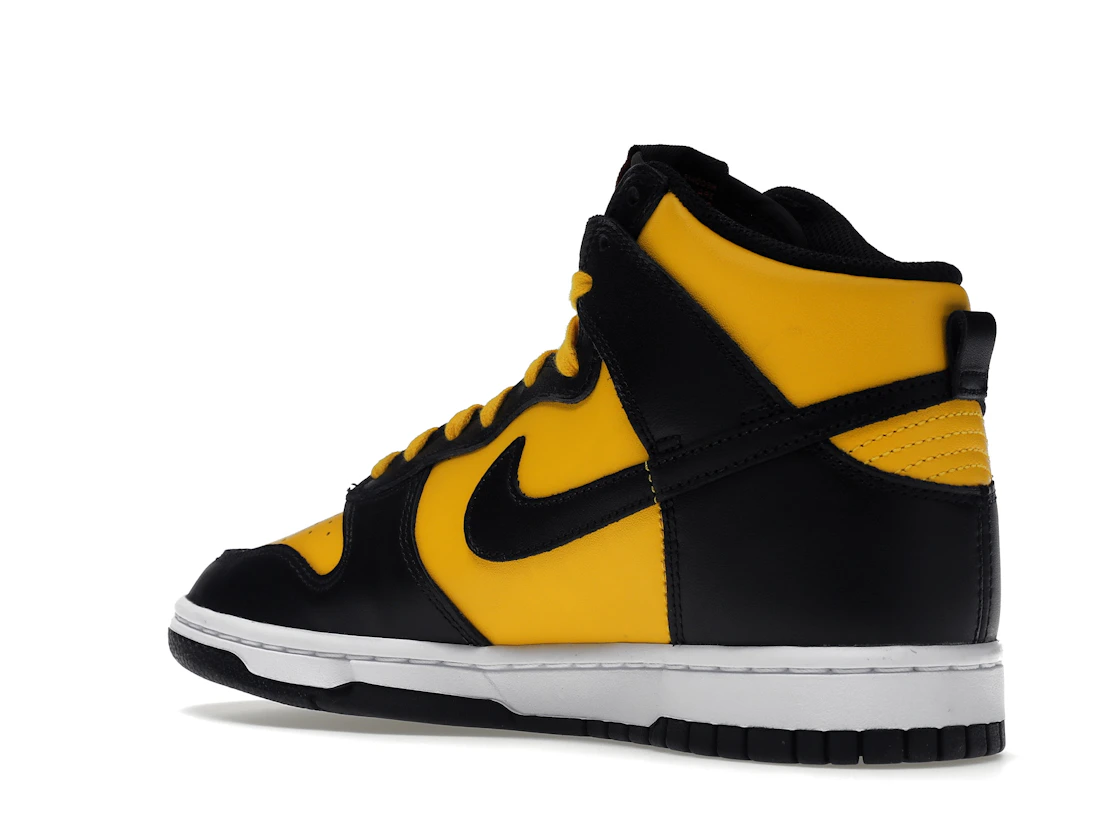 Vue 23 de Nike Dunk High Retro Reverse Goldenrod
