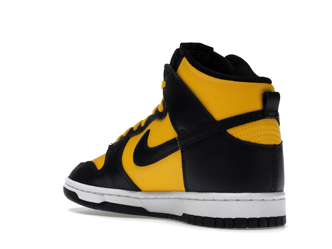Vue 24 de Nike Dunk High Retro Reverse Goldenrod