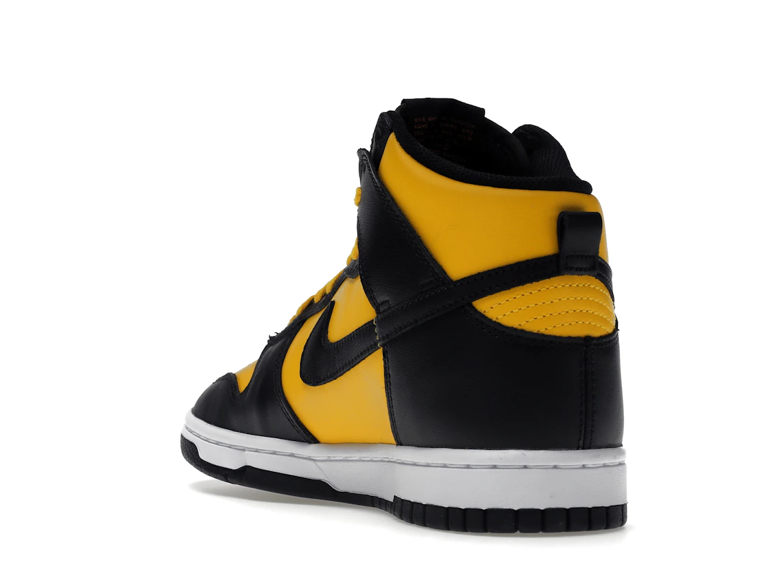 Vue 25 de Nike Dunk High Retro Reverse Goldenrod