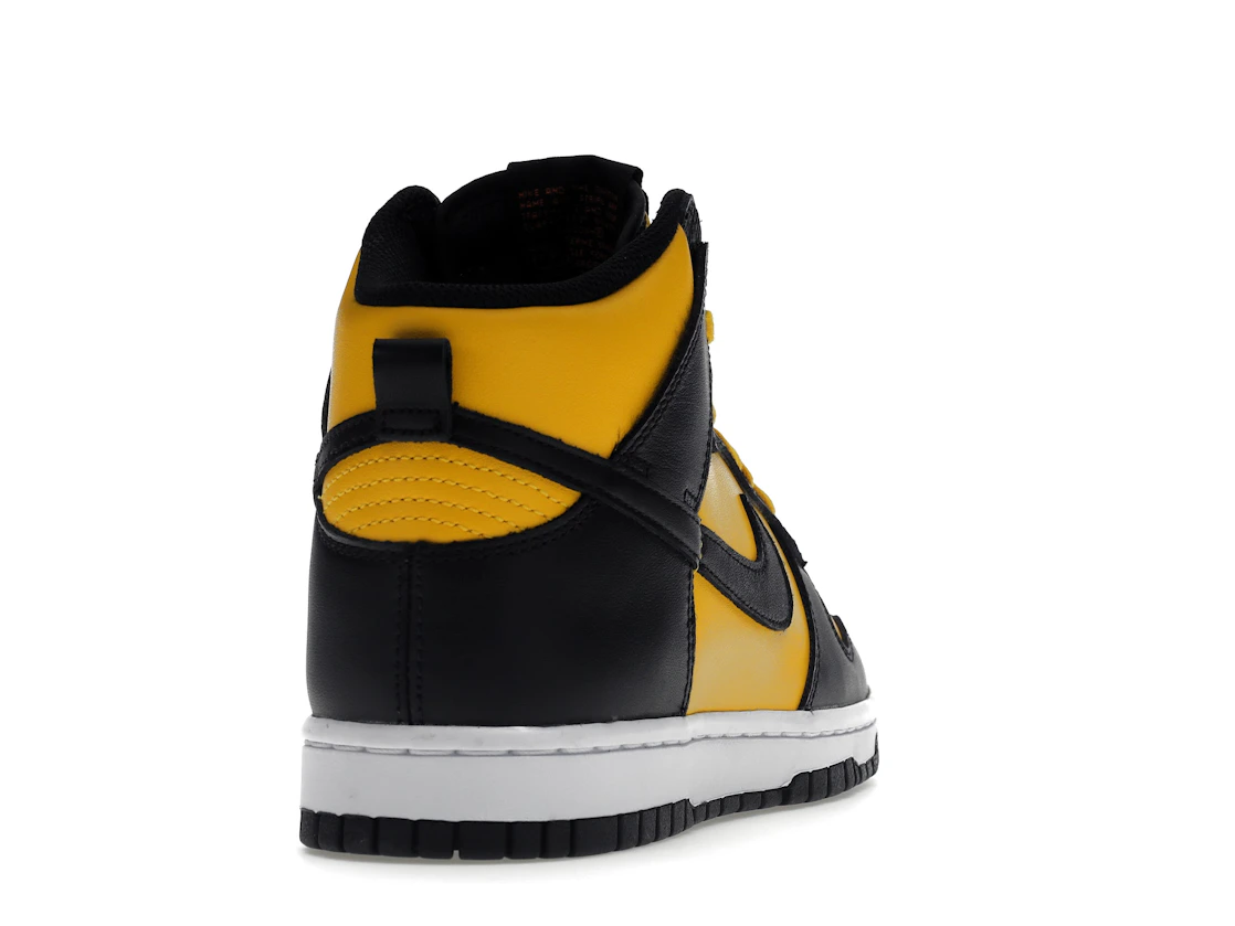 Vue 30 de Nike Dunk High Retro Reverse Goldenrod