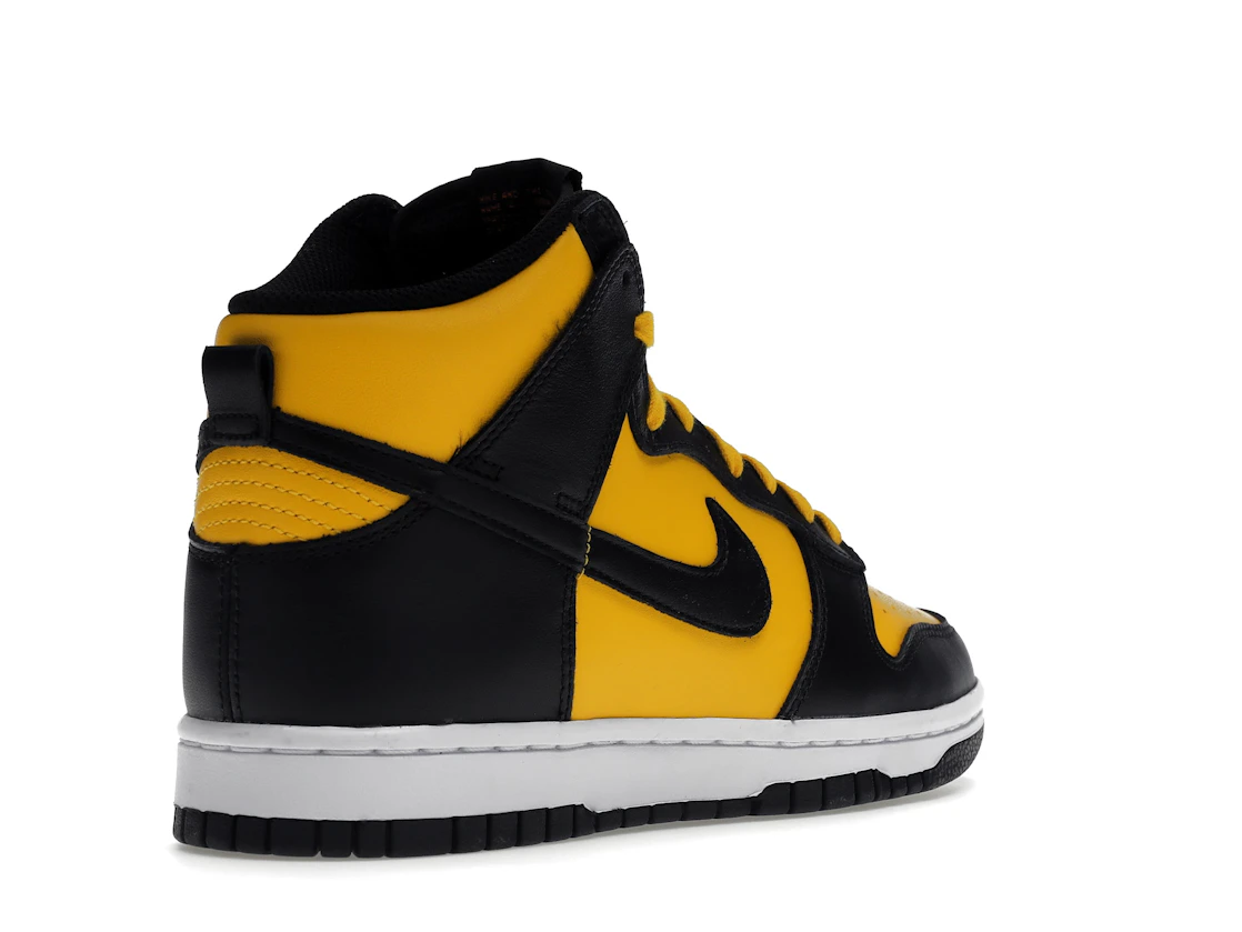 Vue 32 de Nike Dunk High Retro Reverse Goldenrod