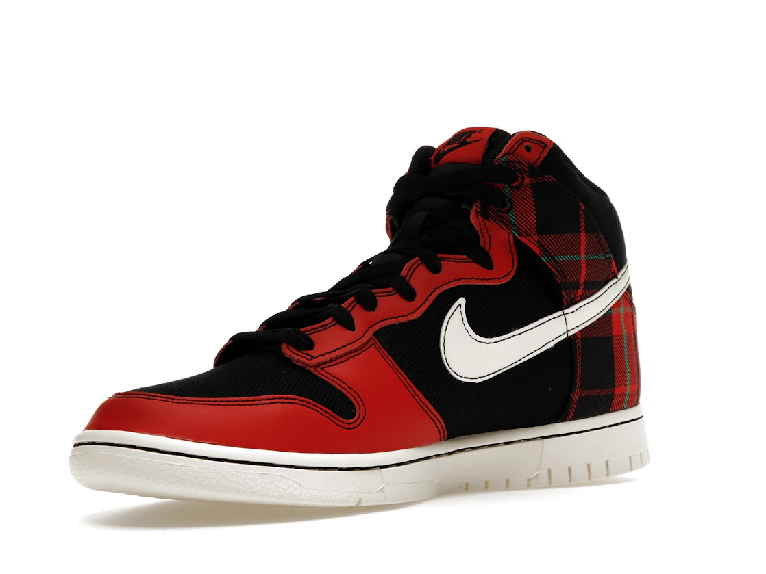 Vue 15 de Nike Dunk High SE Tartan Plaid Black University Red