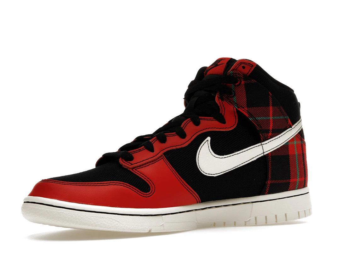 Vue 16 de Nike Dunk High SE Tartan Plaid Black University Red