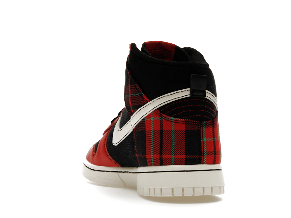 Vue 26 de Nike Dunk High SE Tartan Plaid Black University Red
