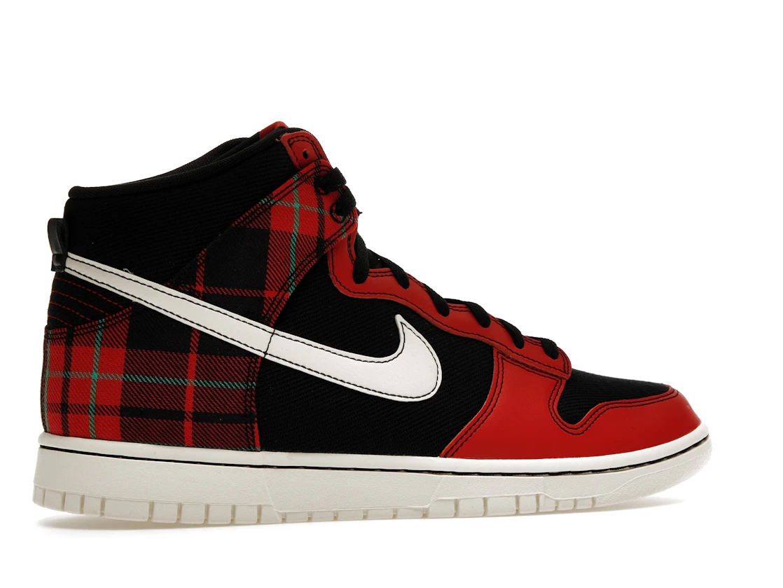 Vue 35 de Nike Dunk High SE Tartan Plaid Black University Red