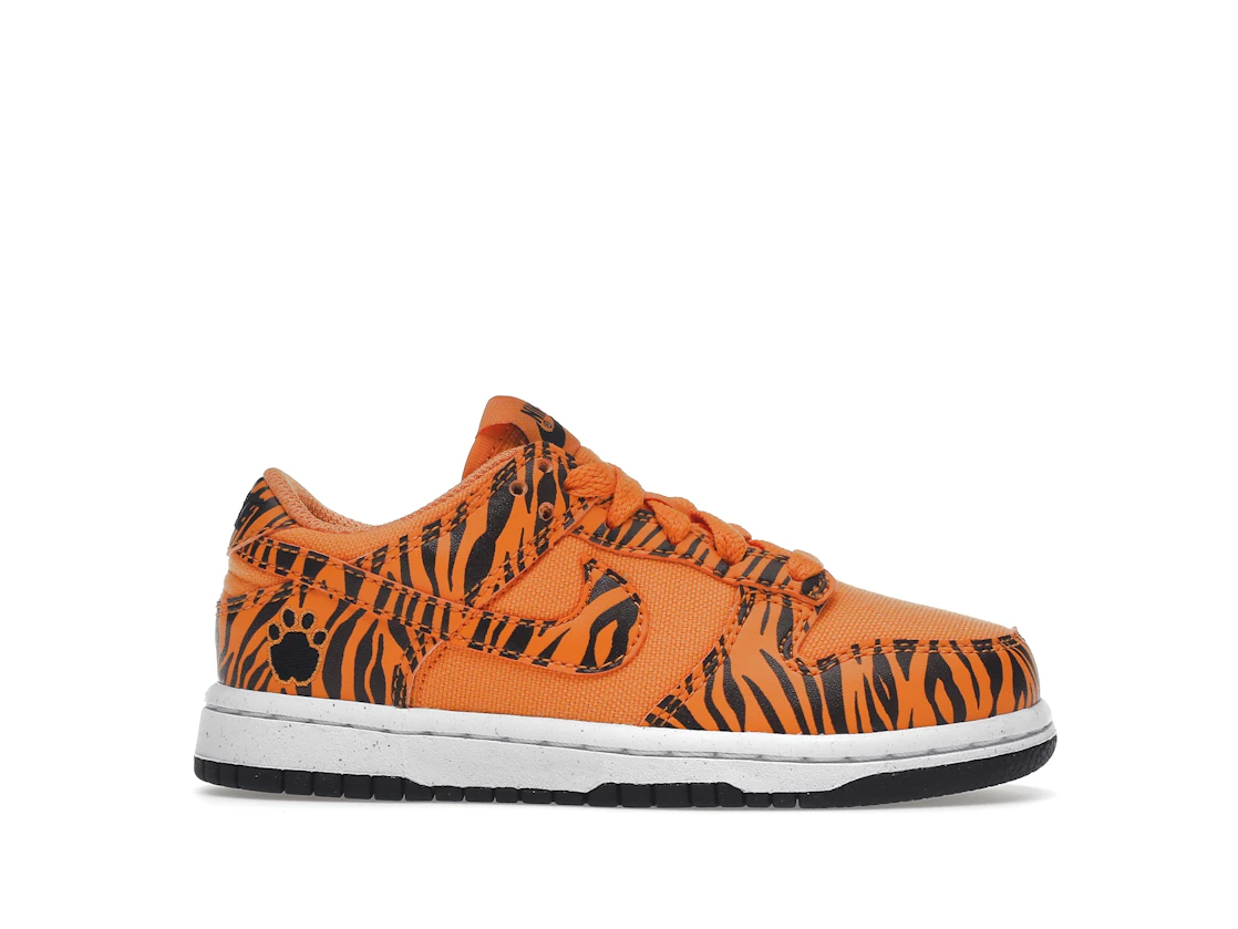 Vue 2 de Nike Dunk Low Next Nature Tiger Stripes (PS)