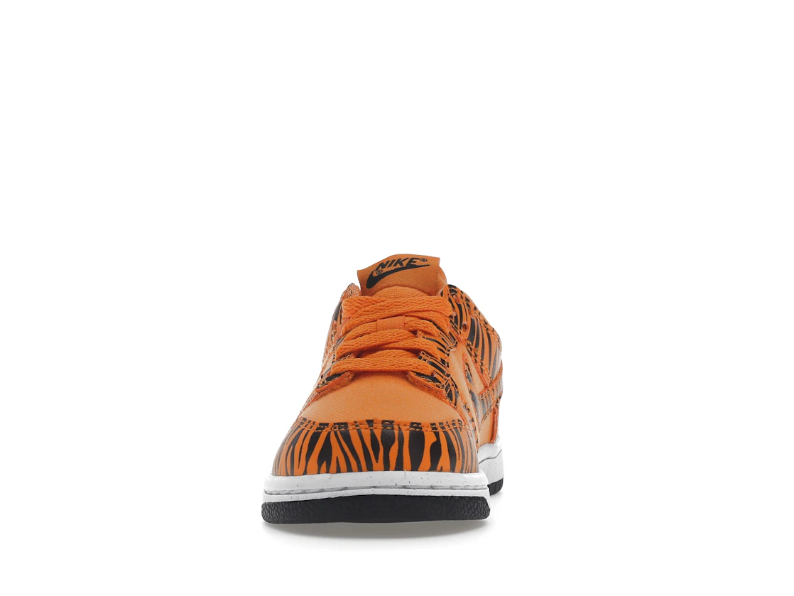 Vue 11 de Nike Dunk Low Next Nature Tiger Stripes (PS)