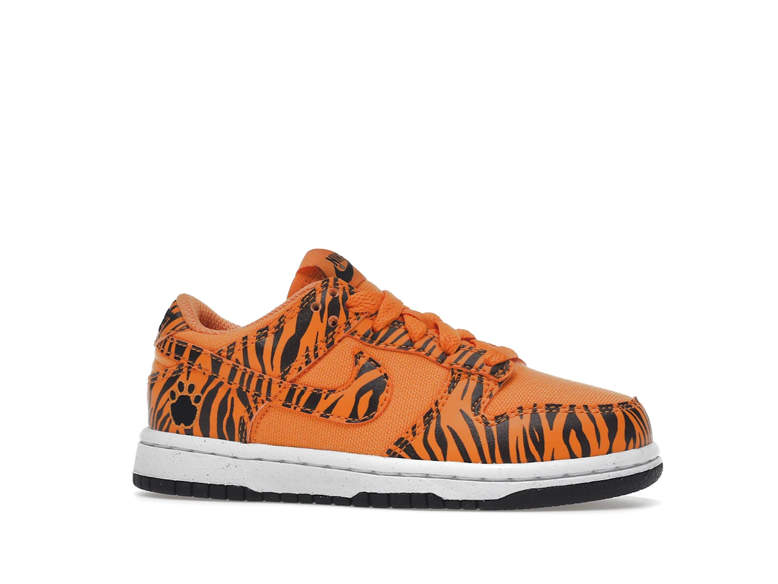 Vue 3 de Nike Dunk Low Next Nature Tiger Stripes (PS)