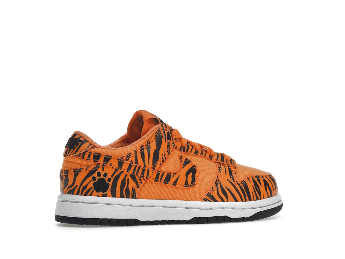 Vue 35 de Nike Dunk Low Next Nature Tiger Stripes (PS)