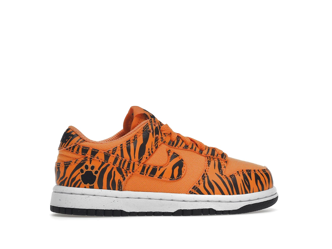 Vue 36 de Nike Dunk Low Next Nature Tiger Stripes (PS)
