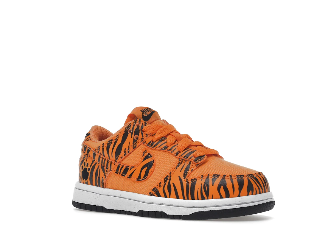 Vue 5 de Nike Dunk Low Next Nature Tiger Stripes (PS)