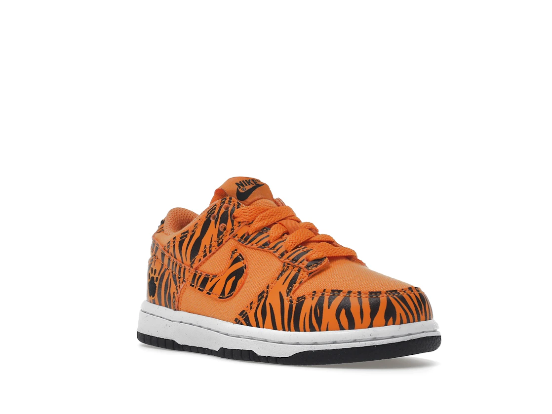 Vue 6 de Nike Dunk Low Next Nature Tiger Stripes (PS)