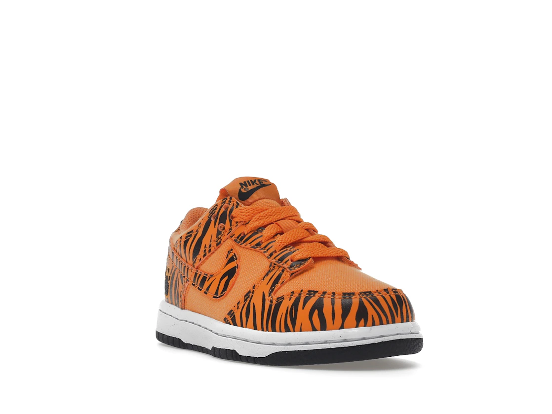 Vue 7 de Nike Dunk Low Next Nature Tiger Stripes (PS)