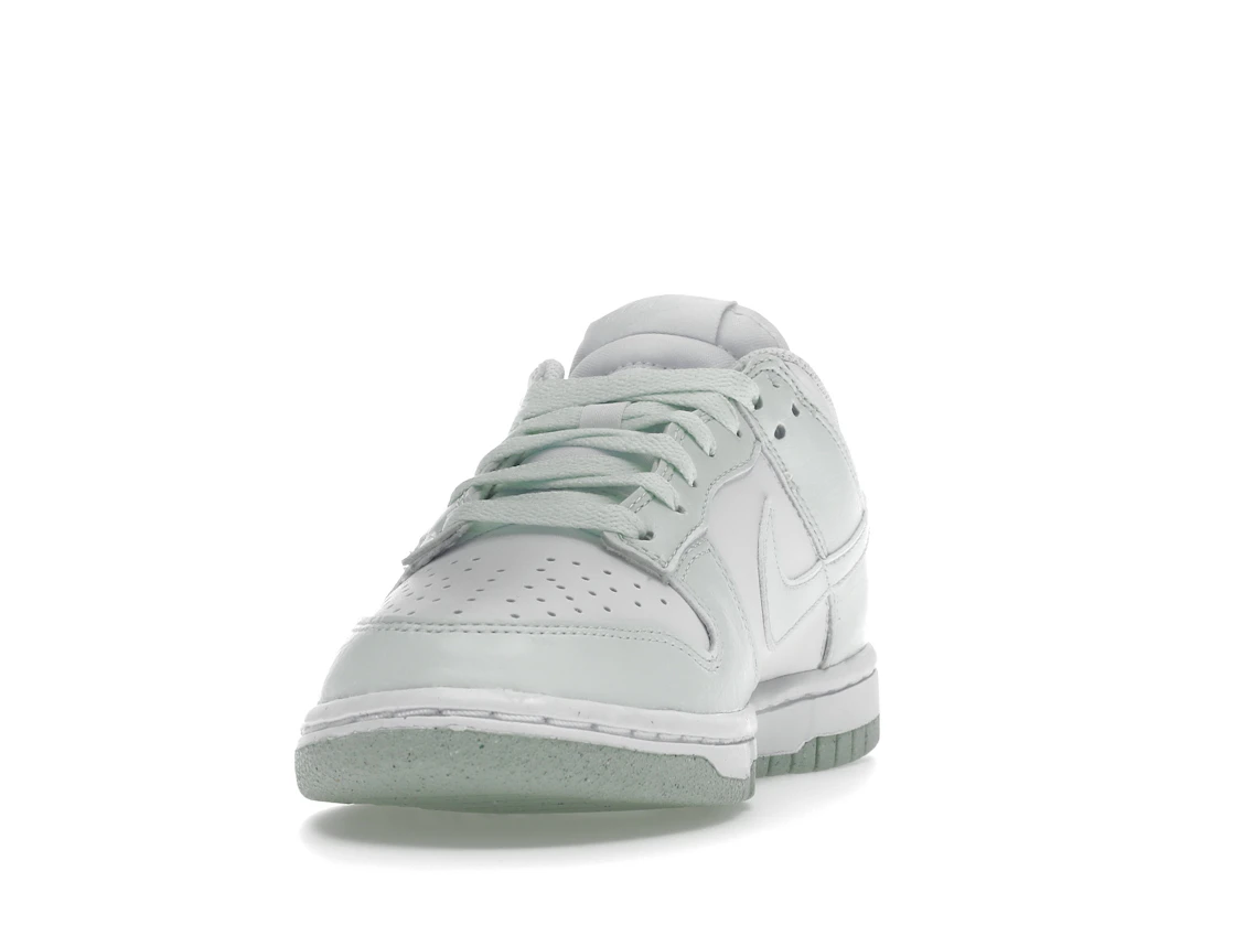 Vue 12 de Nike Dunk Low Next Nature White Mint 