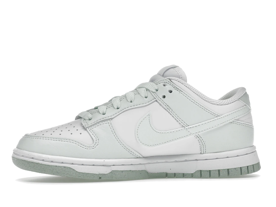 Vue 18 de Nike Dunk Low Next Nature White Mint 