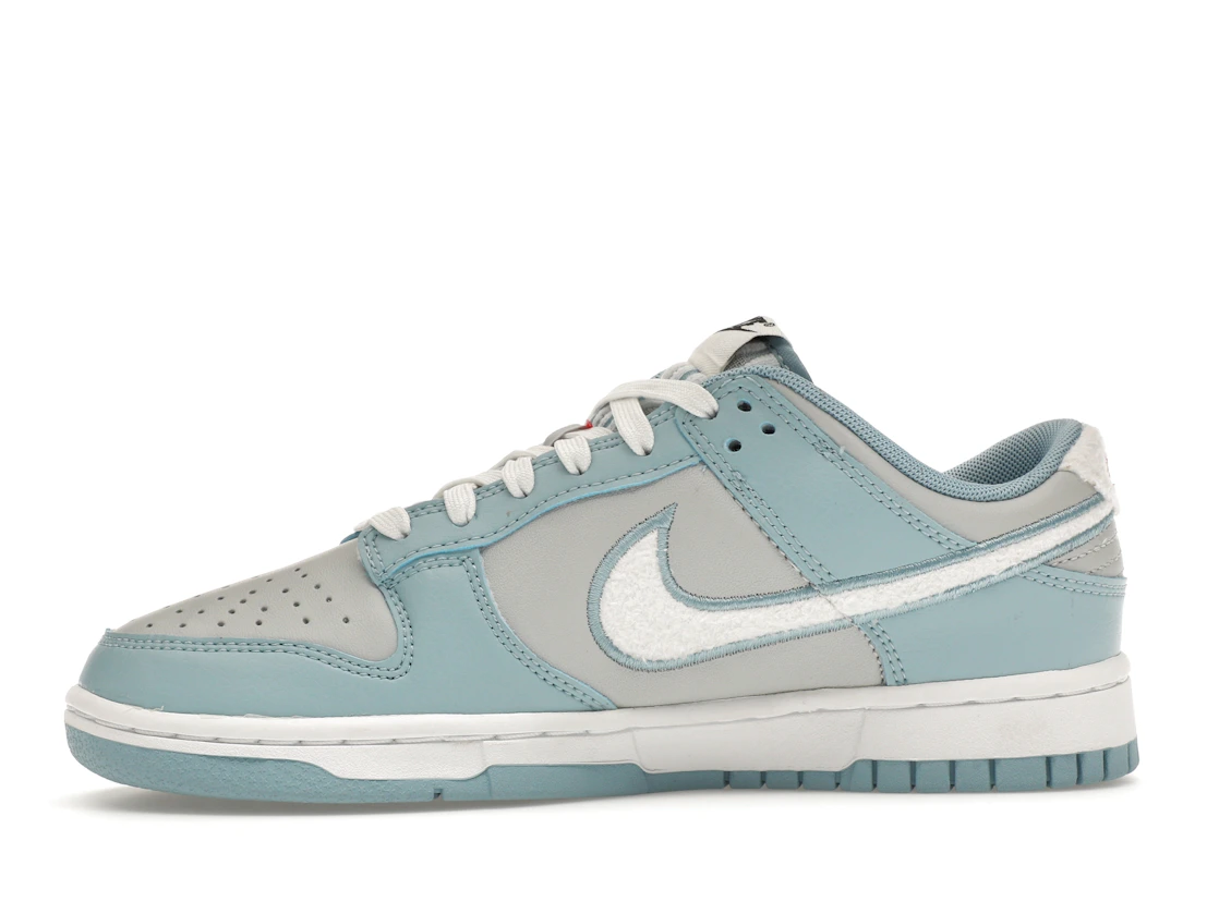 Vue 18 de Nike Dunk Low Retro Fleece Swoosh Worn Blue