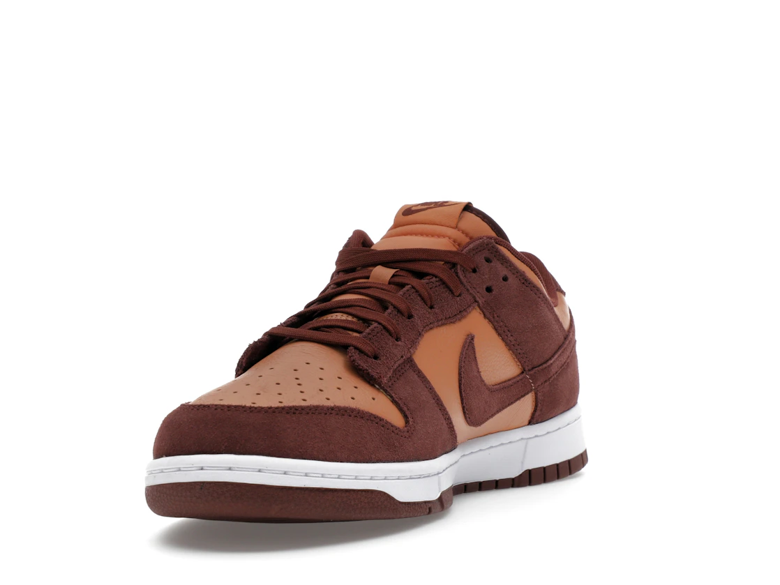 Vue 13 de Nike Dunk Low SE Amber Brown