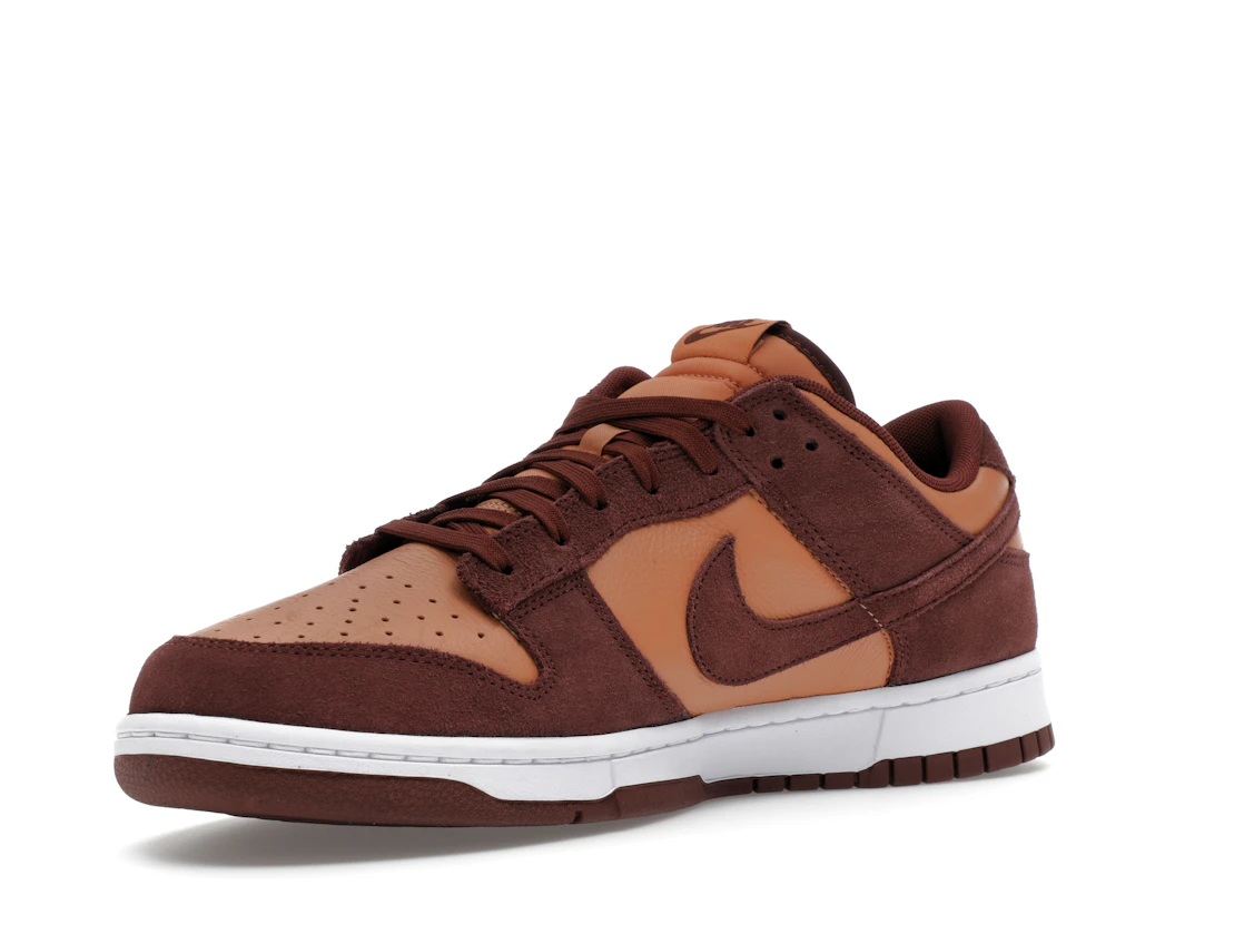 Vue 15 de Nike Dunk Low SE Amber Brown