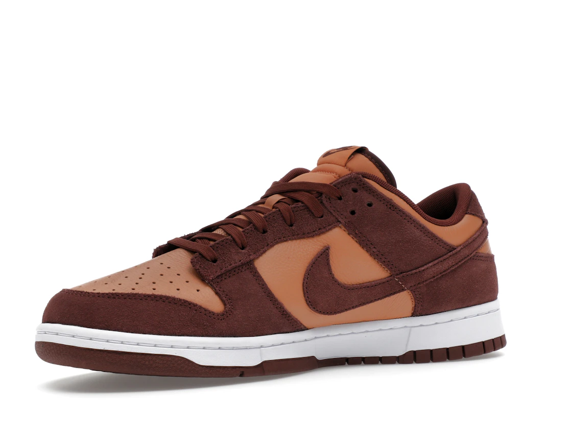 Vue 16 de Nike Dunk Low SE Amber Brown