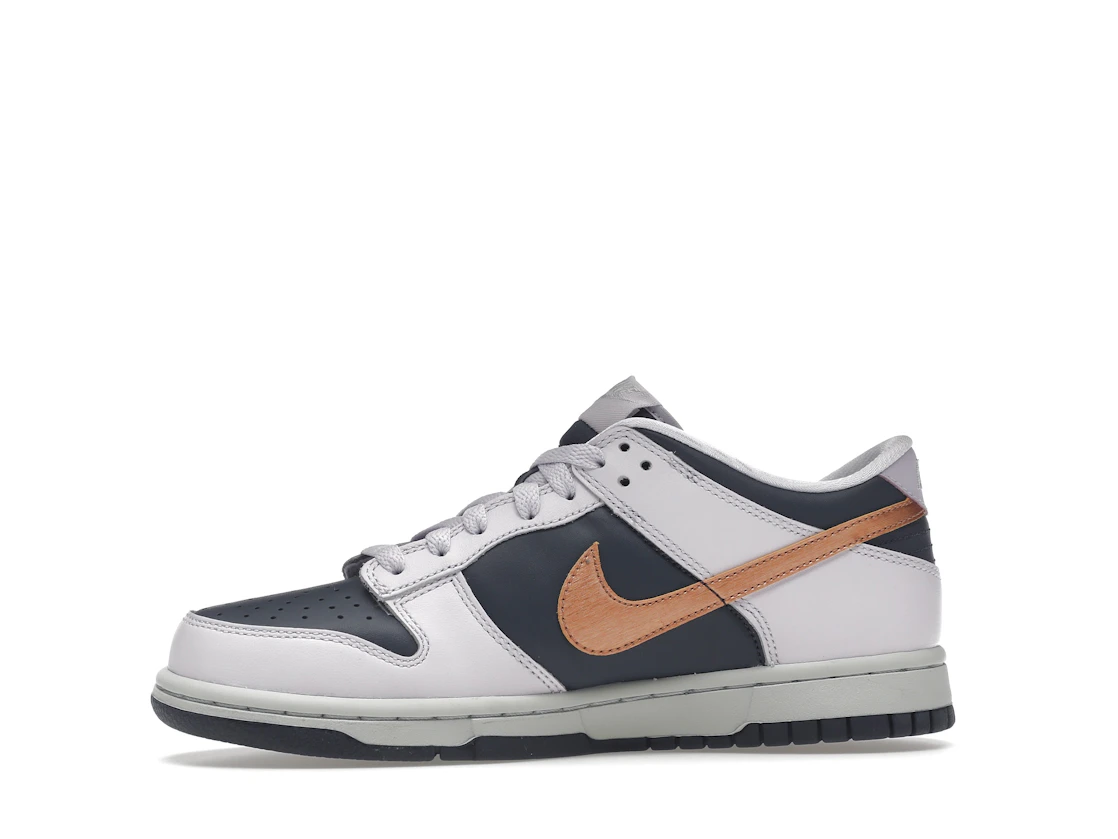 Vue 18 de Nike Dunk Low SE Copper Swoosh (GS)